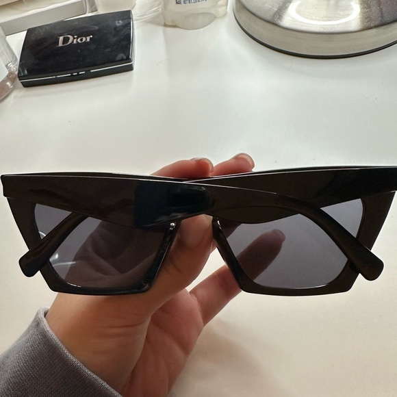 💕3 for $8💕 Black cat eye sunglasses - Picture 7 of 7